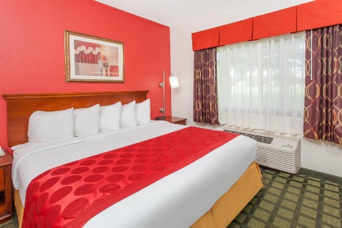 Ramada Limited Decatur image 12