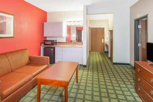 Ramada Limited Decatur image 13