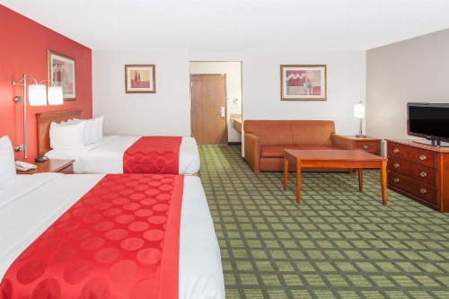 Ramada Limited Decatur image 17