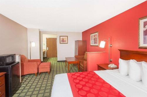 Ramada Limited Decatur image 35